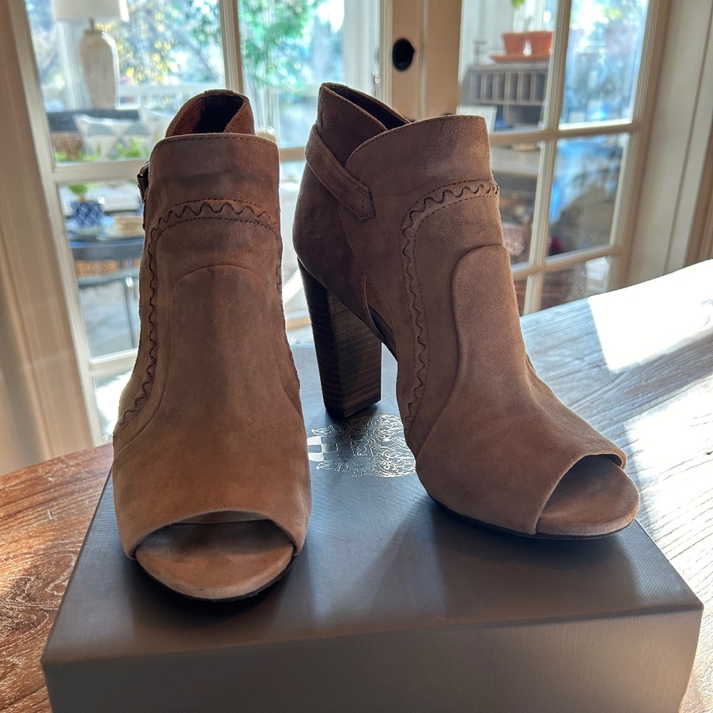 Vince Camuto VC Conley Suede Heels 7.5M